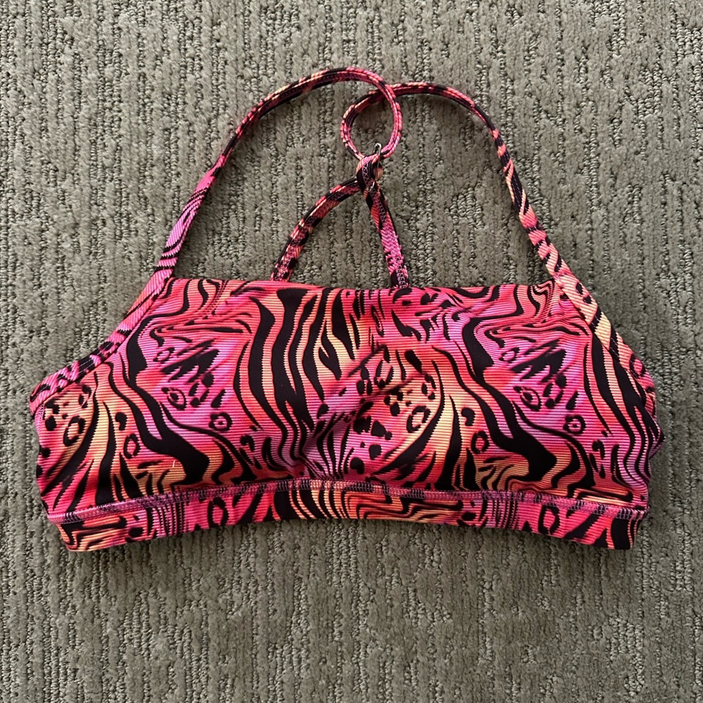 Fleo Chloe sports bra in blush blaze pattern